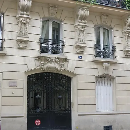 Sous Les Toits De *